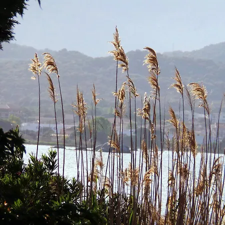 Isulella & Restaurant 酒店 4*