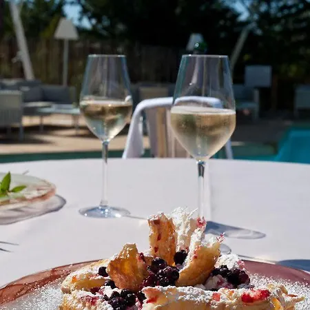 Isulella & Restaurant 4* 维琪奥港