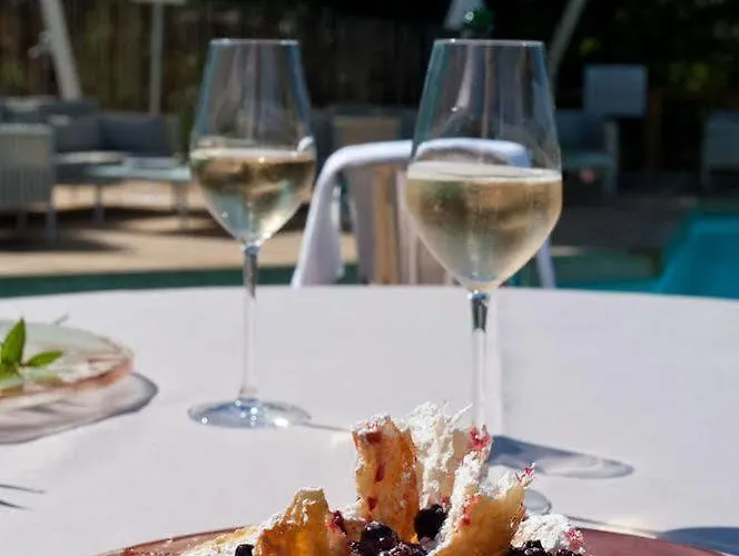 Isulella & Restaurant 4* 포르토베쉬오