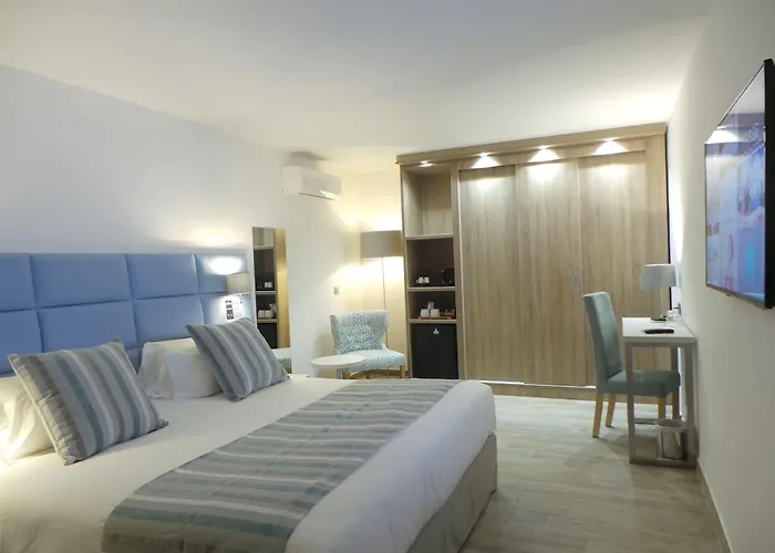 Isulella & Restaurant 호텔 4*