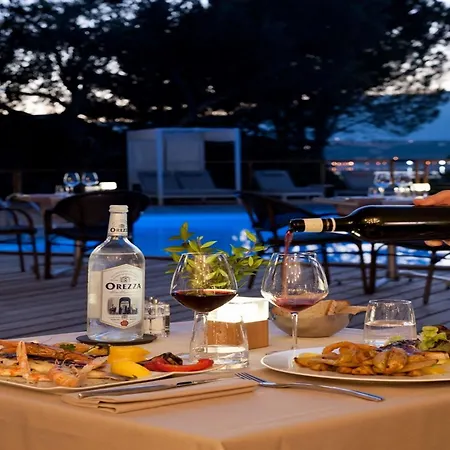 Isulella & Restaurant 4*