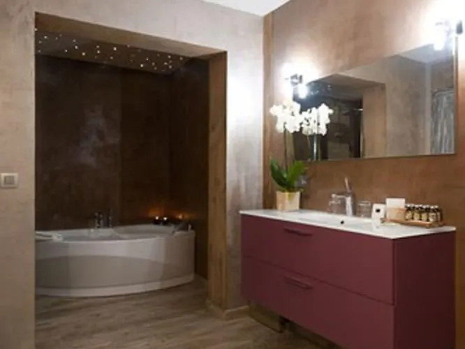 Isulella & Restaurant فندق بورتو فيكشْيو