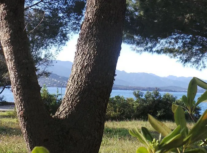 فندق Isulella & Restaurant 4*