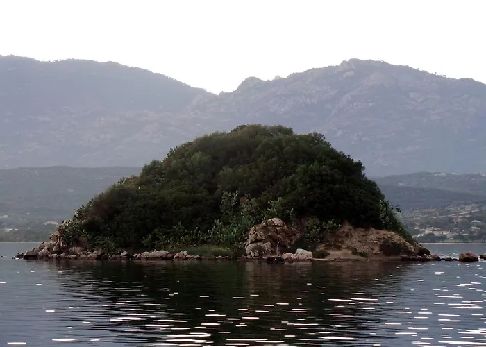 Isulella & Restaurant بورتو فيكشْيو