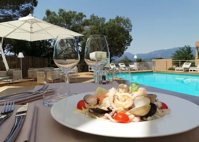 Isulella & Restaurant فندق بورتو فيكشْيو