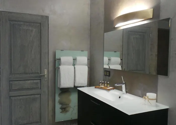 Isulella & Restaurant بورتو فيكشْيو