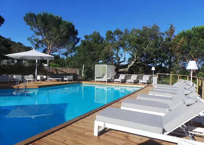 Isulella & Restaurant فندق 4*