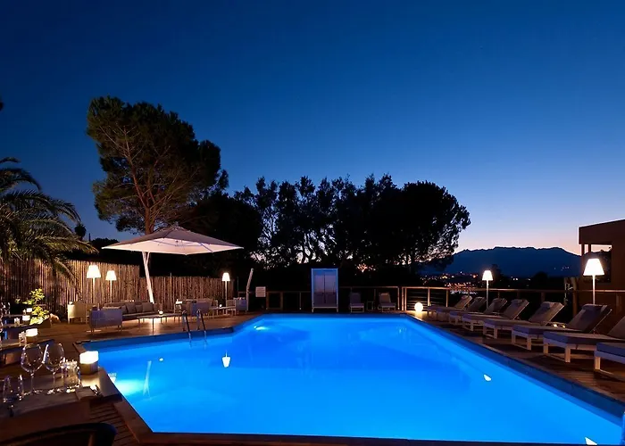 فندق Isulella & Restaurant 4*